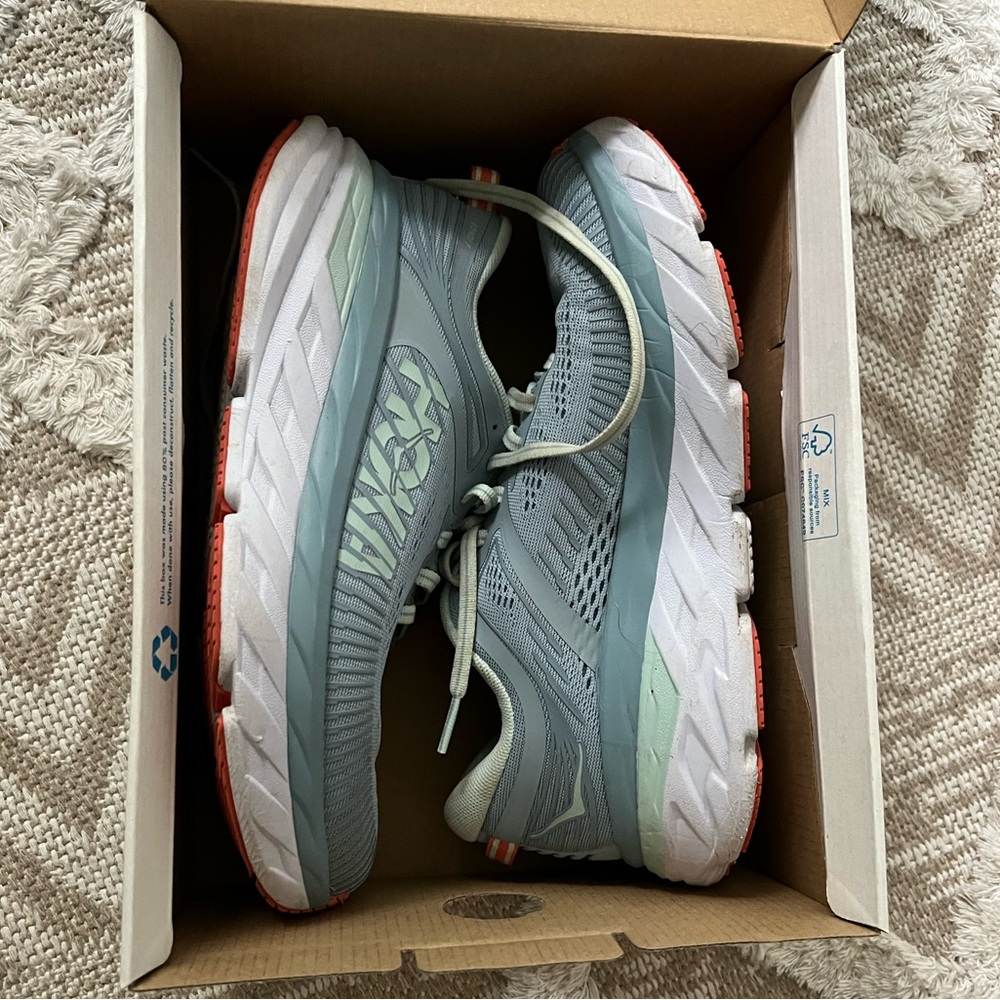 Hoka Bondi 7 women’s sneakers